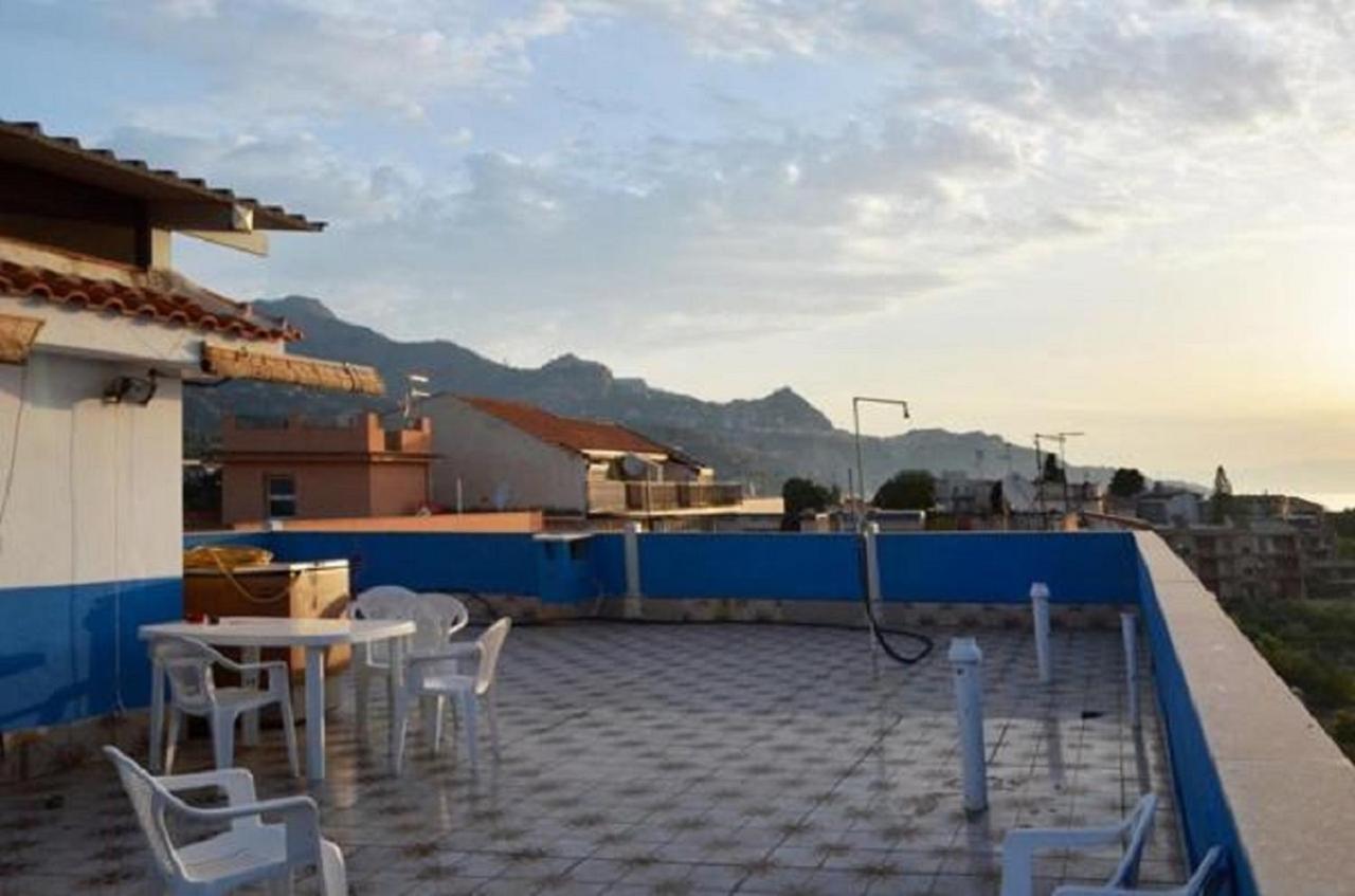 Gianni House Backpackers Hostel Giardini Naxos Eksteriør bilde