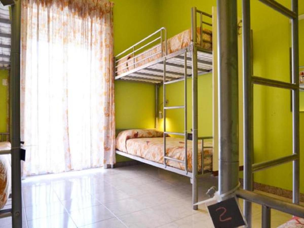 Gianni House Backpackers Hostel Giardini Naxos Eksteriør bilde