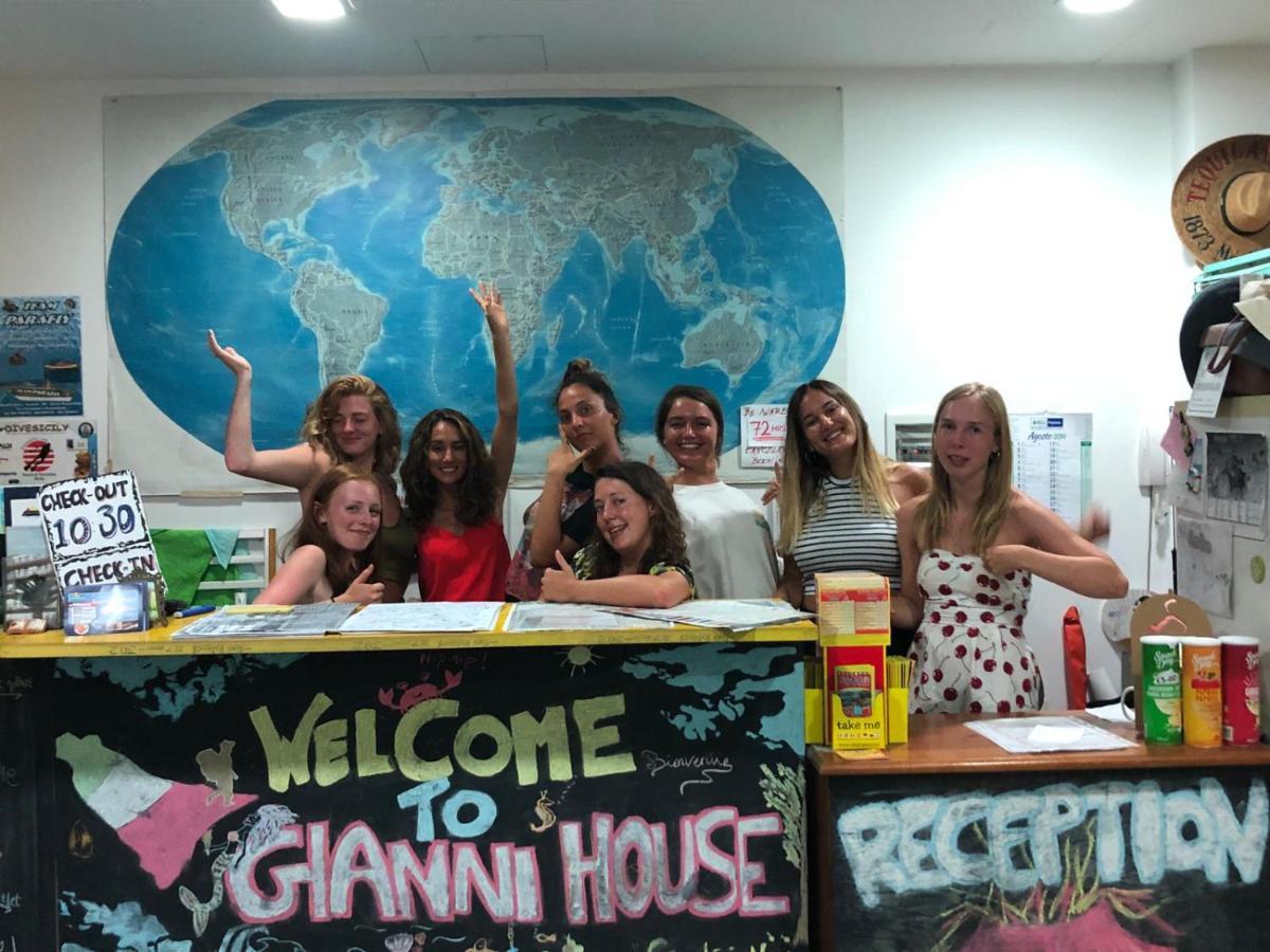 Gianni House Backpackers Hostel Giardini Naxos Eksteriør bilde